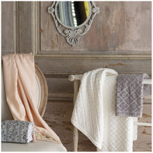 Load image into Gallery viewer, Guest towel Floral softness.