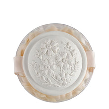 Load image into Gallery viewer, Box of white and nude scented soap petals - Parfum Rose.
