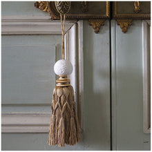 Load image into Gallery viewer, Royal Tassel scented golden - Rose elixir.
